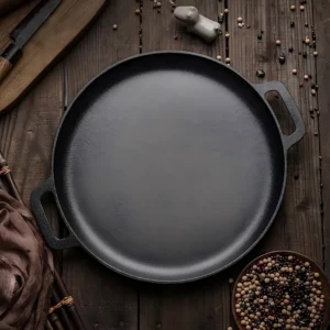 Pre-seasoned cast iron pizza pan with dual handles displayed on wooden tabletop KL-KA-BBQ-011