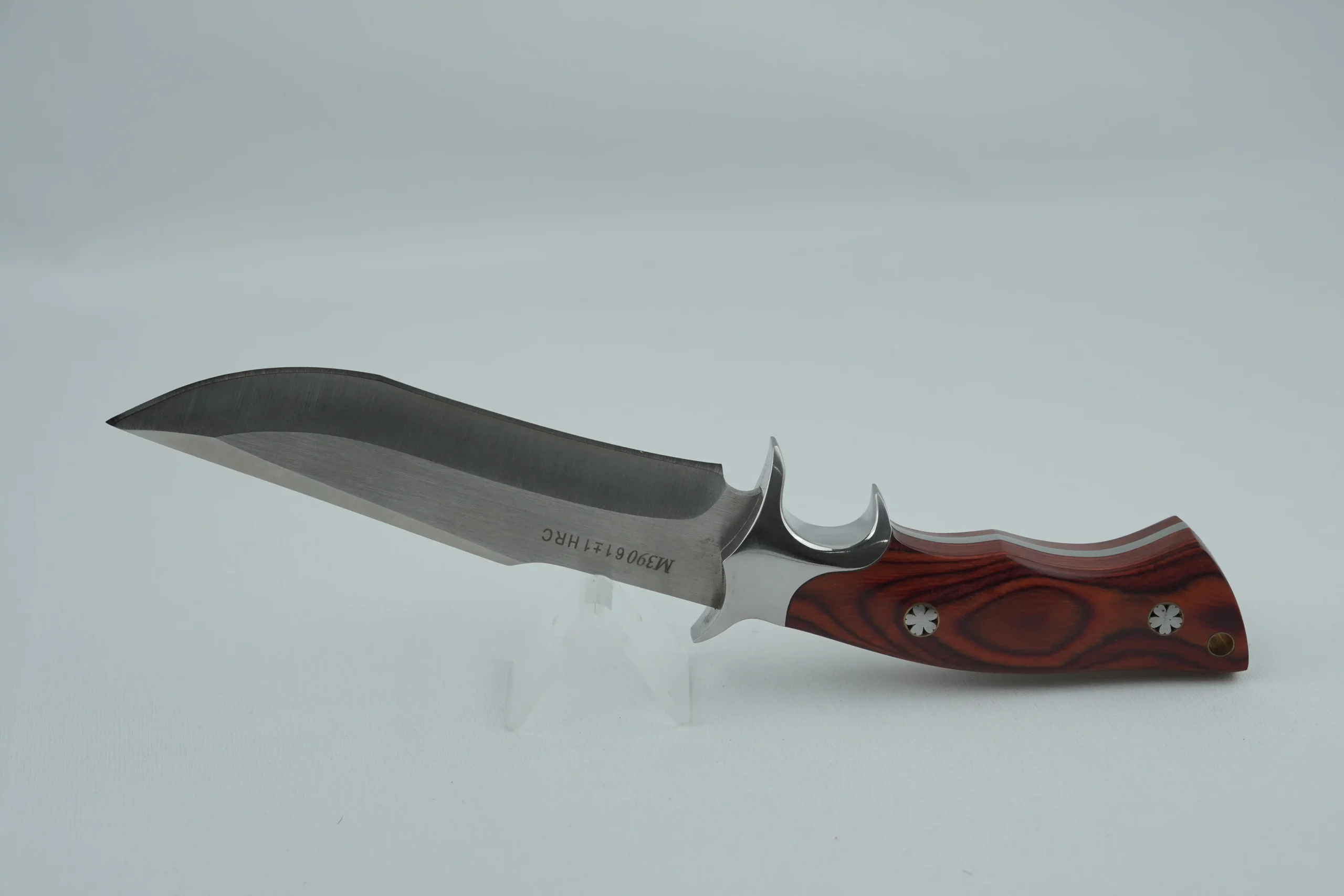 Back view of fixed blade hunting knife with a wood handle on an acrylic stand. KL-OD-HC-001-09 图片标题：Fixed Blade Hunting Knife - Ergonomic Back Profile | KaiLionCrafts