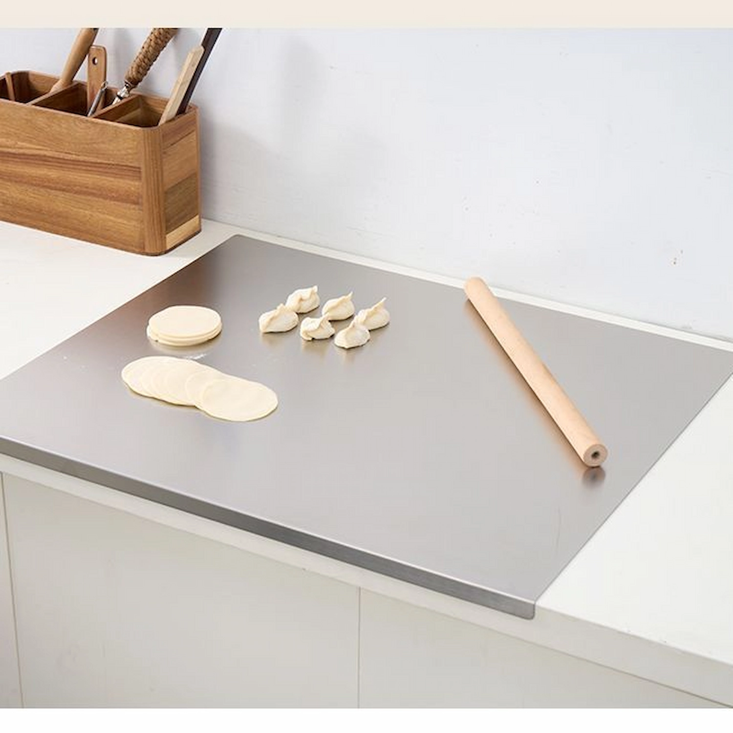 ：Stainless steel pastry board with wooden rolling pin and dough wrappers in kitchen environment KL-KA-CB-003